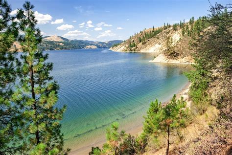 Seven Bays Lake Place .